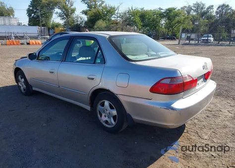 1998 Honda Accord Ex V6 из США, поврежденный, VIN 1HGCG1654WA010469